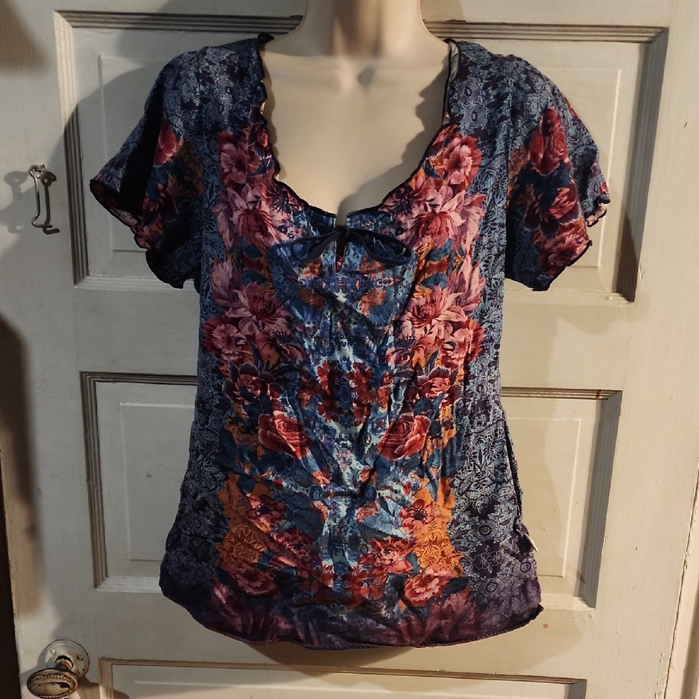 Peaches Uniforms Floral Scrub Top Small
